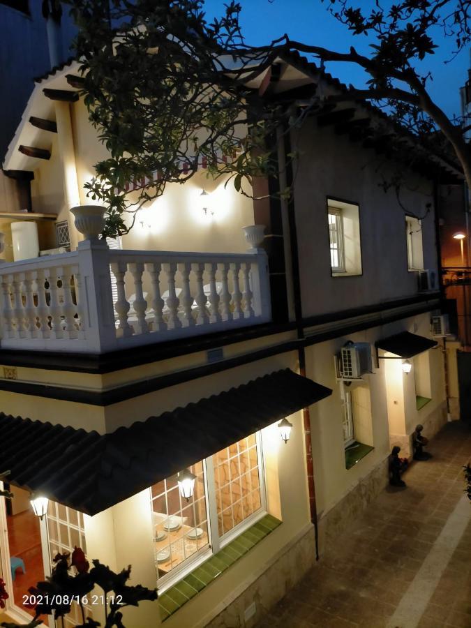 Casa Flores Del Mediterraneo Badalona Exterior foto