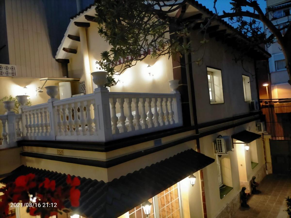 Casa Flores Del Mediterraneo Badalona Exterior foto