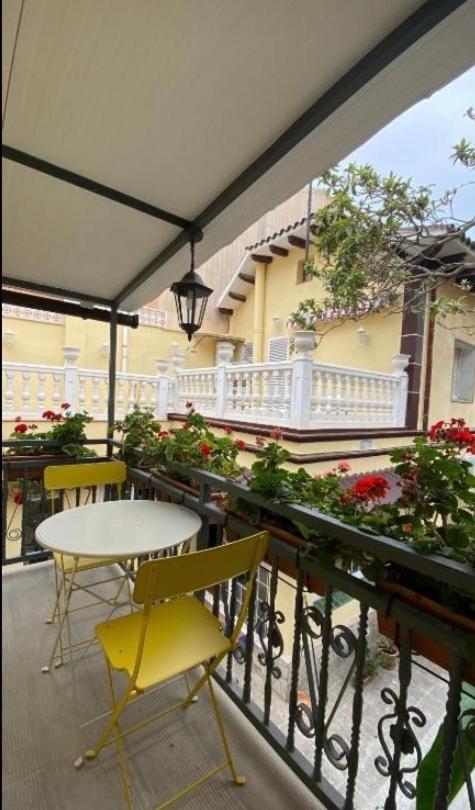 Casa Flores Del Mediterraneo Badalona Exterior foto